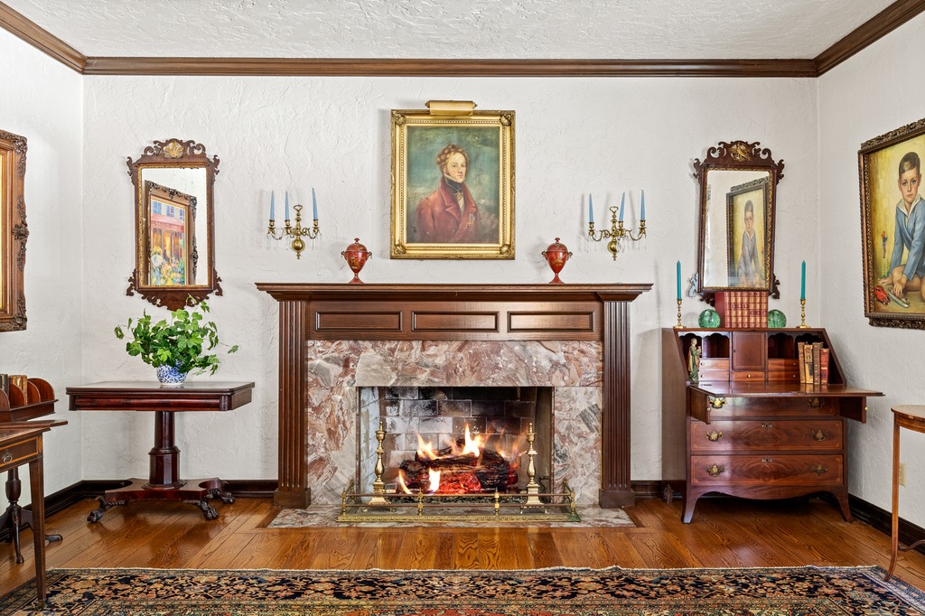 Living Room Gas Fireplace
