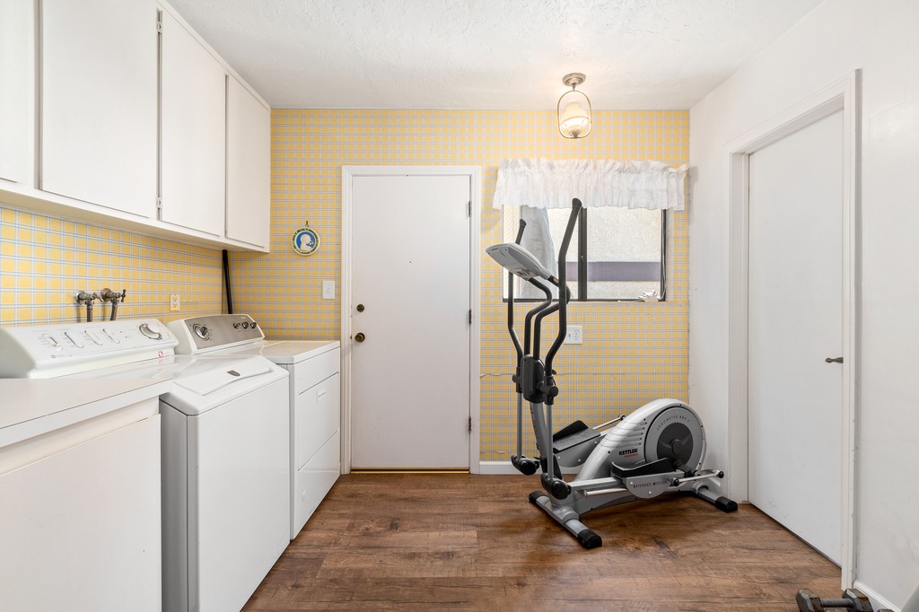 Laundry, "Gym"